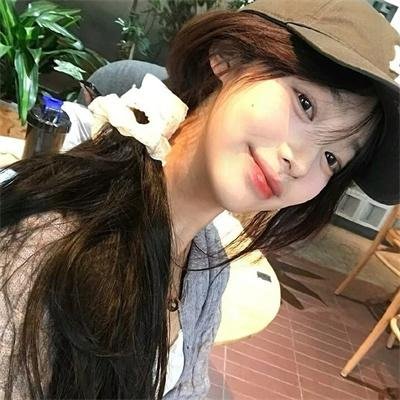 潇洒佳人淡淡妆